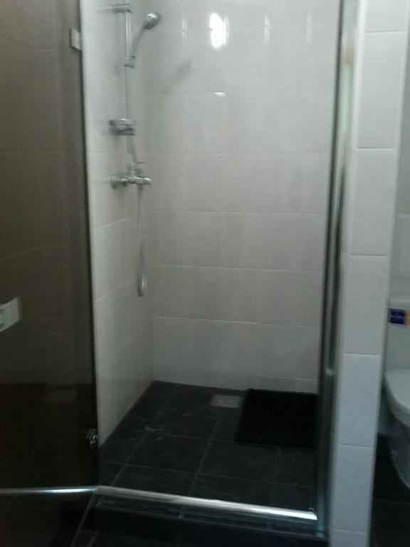 Central Bus Station Hotel 第聂伯罗彼得罗夫斯克 外观 照片
